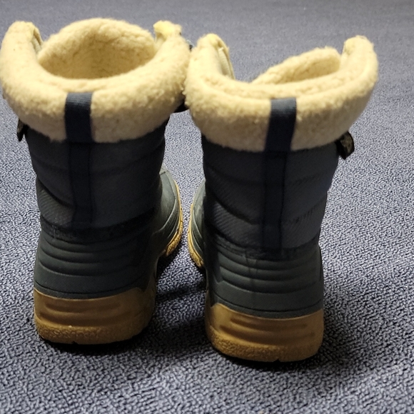 Oshkosh Size 9 Boys Winter Boots - Picture 3 of 4